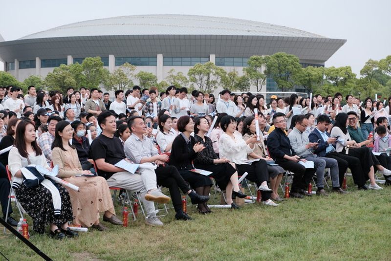 出席活动领导嘉宾